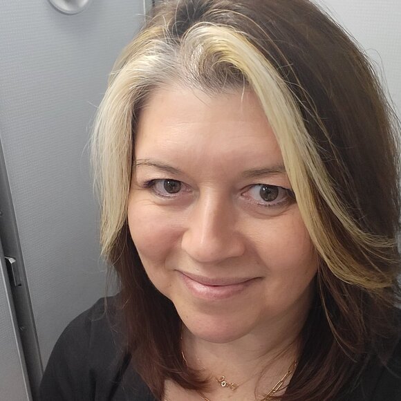 Meet your Posher, Sharon - Picture 1 of 1